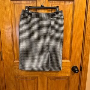 Ann Taylor Petites Women's Size 6 Classic Black and White Houndstooth Skirt
